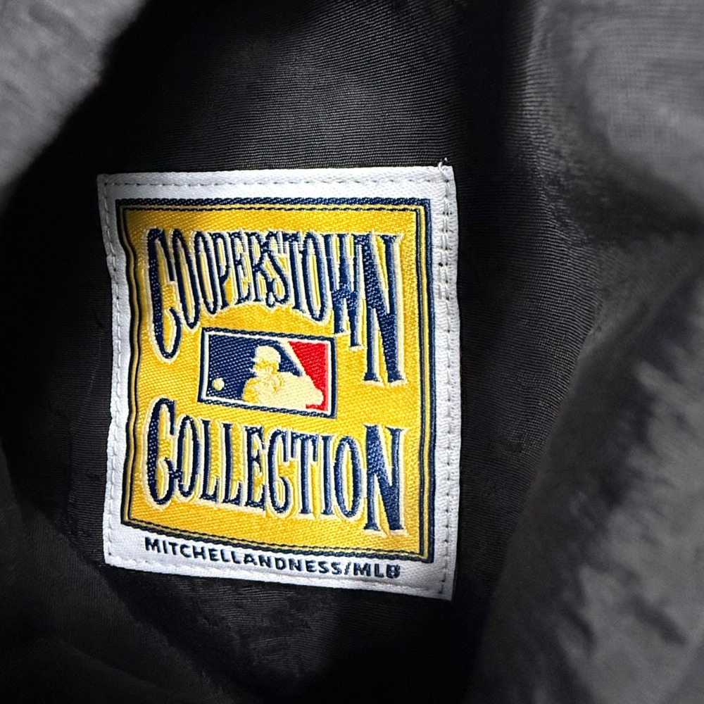Mitchell & Ness Milwaukee Brewers Black Nylon Athletic Shorts Mens Large NWT - Picture 10 of 15